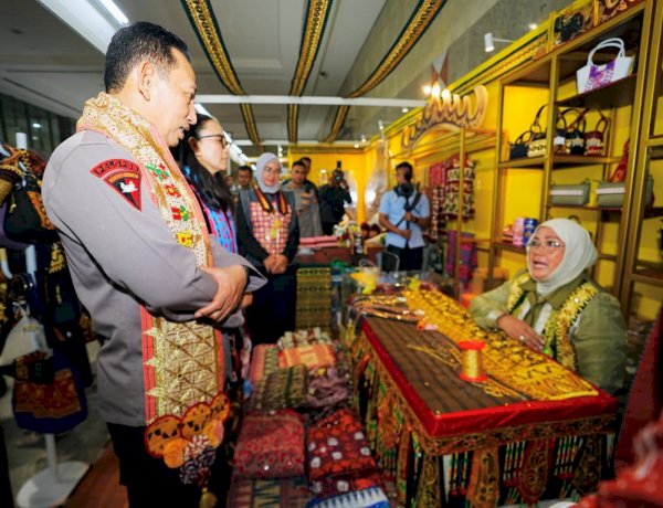 Kapolri Bersama Ketua Umum Bhayangkari Tinjau Bazar Kreasi Bhayangkari Nusantara 2026
